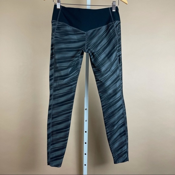 Nike Oregon Women’s Small Stripe Print Leggings Fitness Gym Workout Yoga - Picture 2 of 7